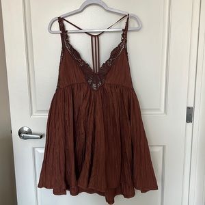 Free people dress (no size tag). I would say it’s a large.